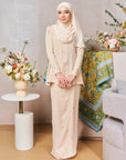 Daisy Petite Almond