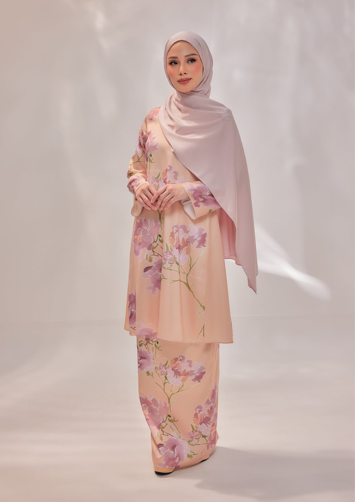 Nuha – MINIMALACE