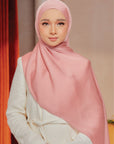 Hana Satin Shawl Tilbury Pink