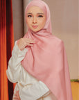 Hana Satin Shawl Tilbury Pink