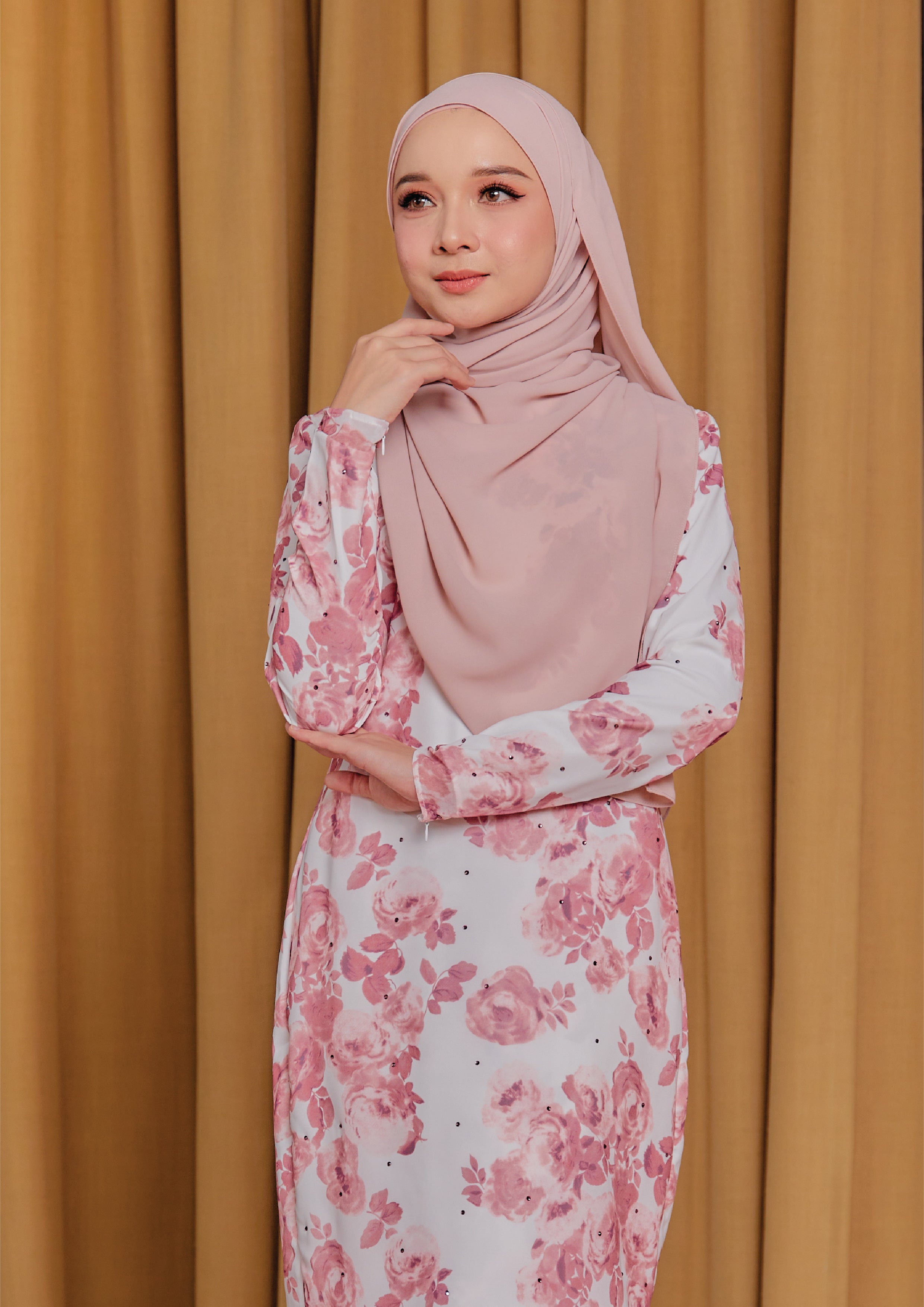 Kyra Raya Rose Blossom – MINIMALACE